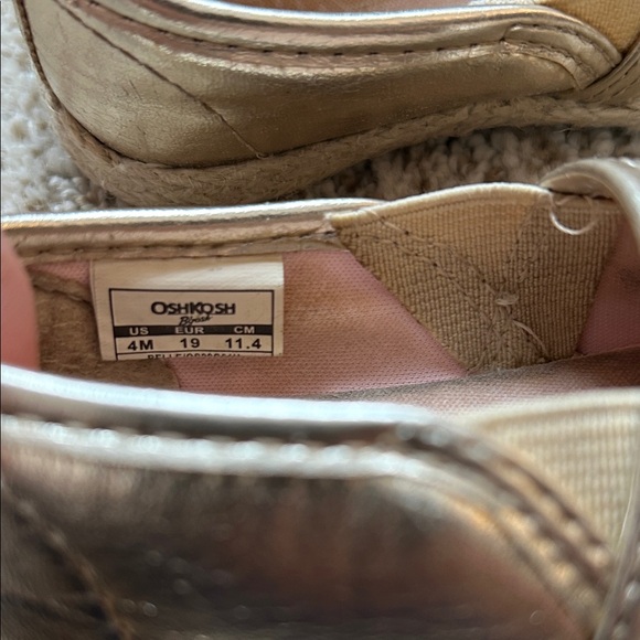 OshKosh B'gosh Gold Kids Moccasins - Picture 6 of 7